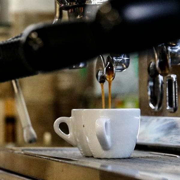 Caro caffè al bar: colpa dei prezzi dell'import e dei costi di gestione
