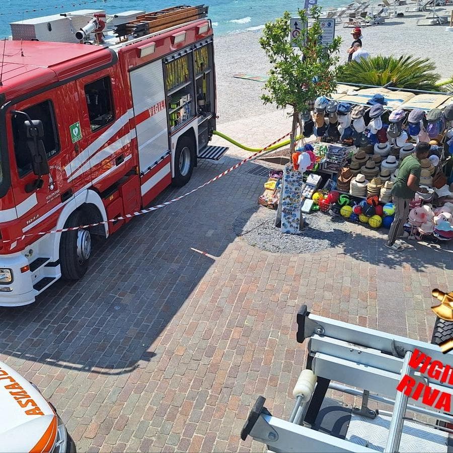 Torbole, possibile ordigno bellico in spiaggia: intervengono gli artificieri