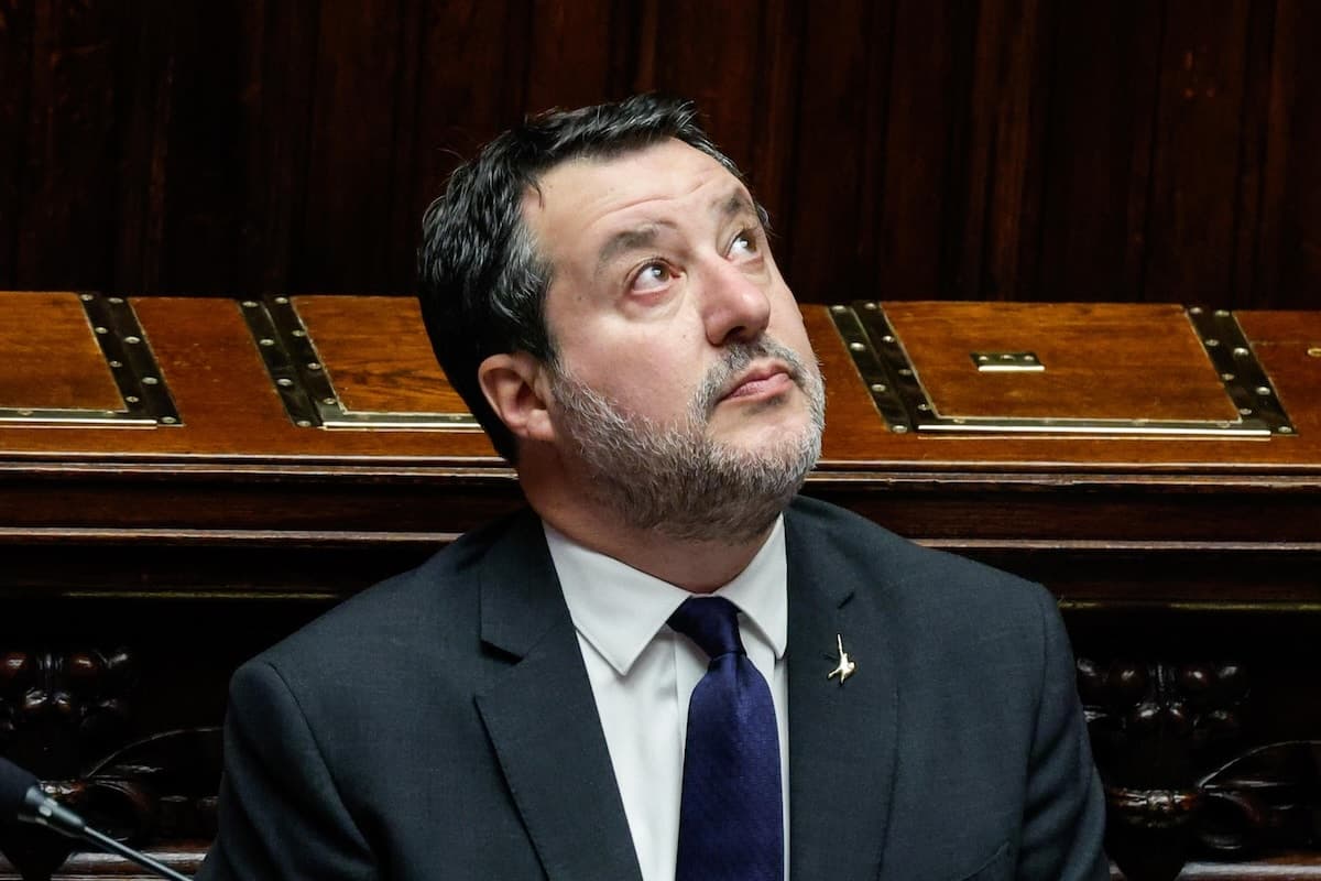 Salvini difende il ponte sullo Stretto: “Fondi intoccabili”