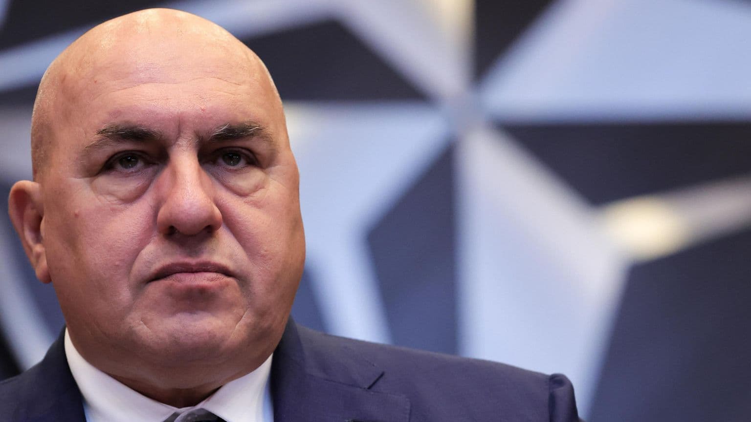 Crosetto: “Nessuna minaccia diretta all’Italia, ma il rischio terrorismo resta elevato”