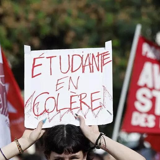 Francia, continua la protesta degli studenti: lezioni sospese nei licei