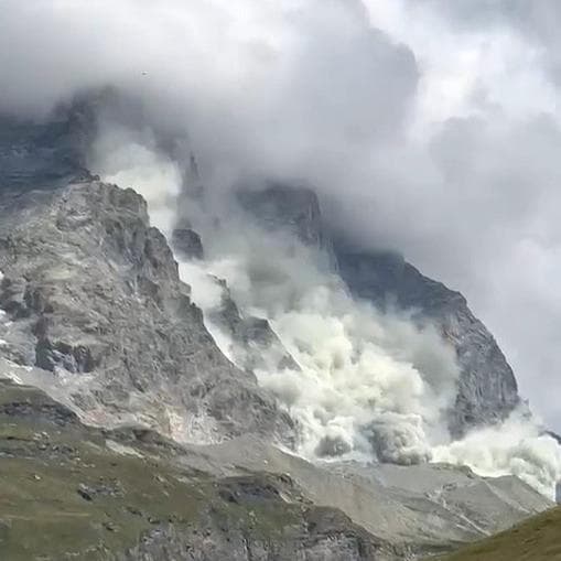 Frana gigantesca sul Cervino: nessun ferito, sconsigliata la salita