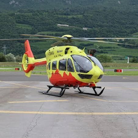 Trentino, cade in moto contro una roccia: morto un 31enne