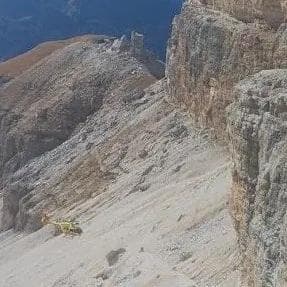 Tragedia sul sentiero della Forcella Pordoi: muore un’escursionista di 36 anni