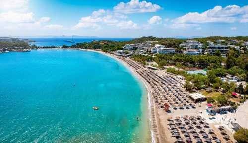 Lite in spiaggia ad Atene: 82enne perde la vita dopo uno scontro per un lettino