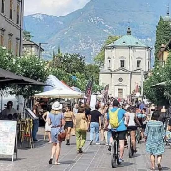«Toxic Tourism»: ricchezza sottratta alle comunità locali e altre distorsioni
