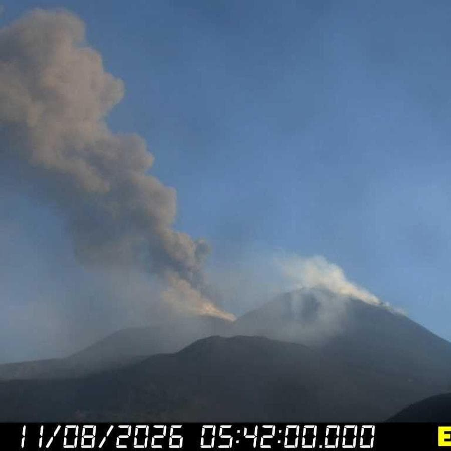 Nube vulcanica sull'Etna, sospesi gli atterraggi a Catania