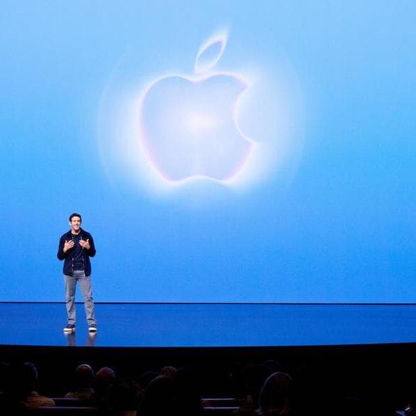 Apple svela il suo primo smartphone pieghevole: l'iPhone Duo