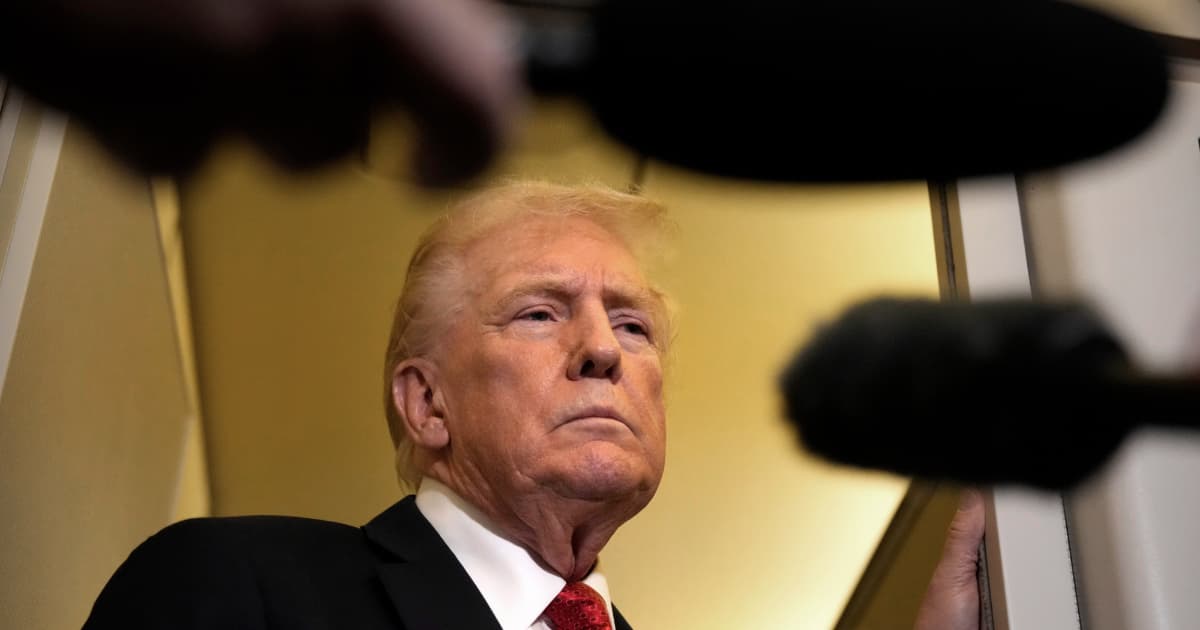 Caso Epstein, nuove accuse contro Trump: una donna lo accusa di violenza sessuale, i democratici vogliono un procuratore speciale