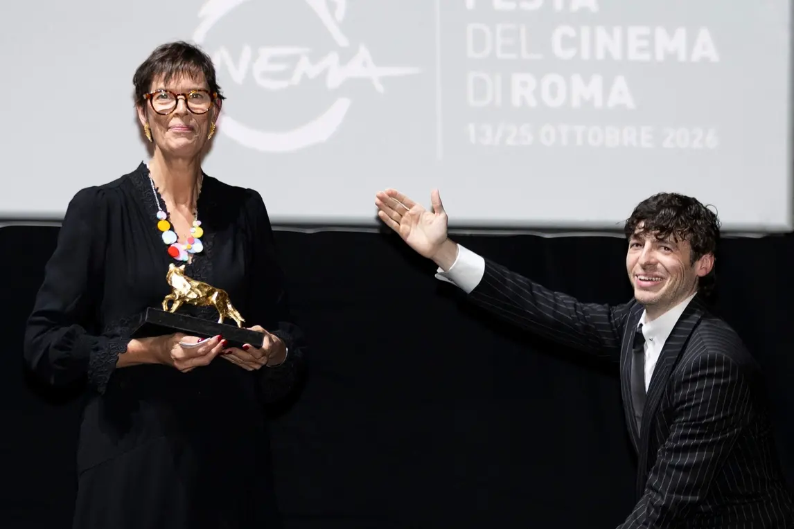 Roma Film Fest 2026: Clio Barnard trionfa, riconoscimenti per Kasia Smutniak e Paolo Pierobon