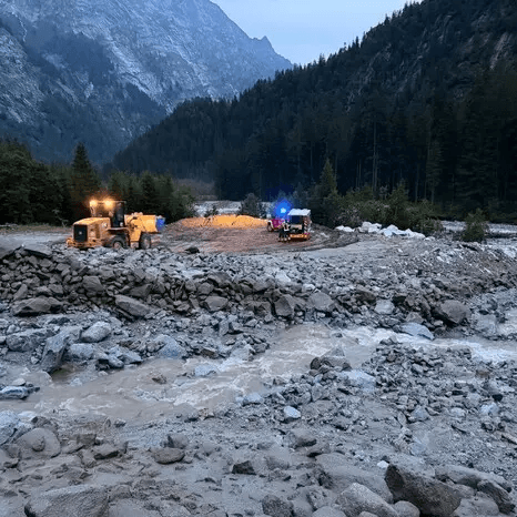 Colata detritica in val Genova: l'accesso resta chiuso