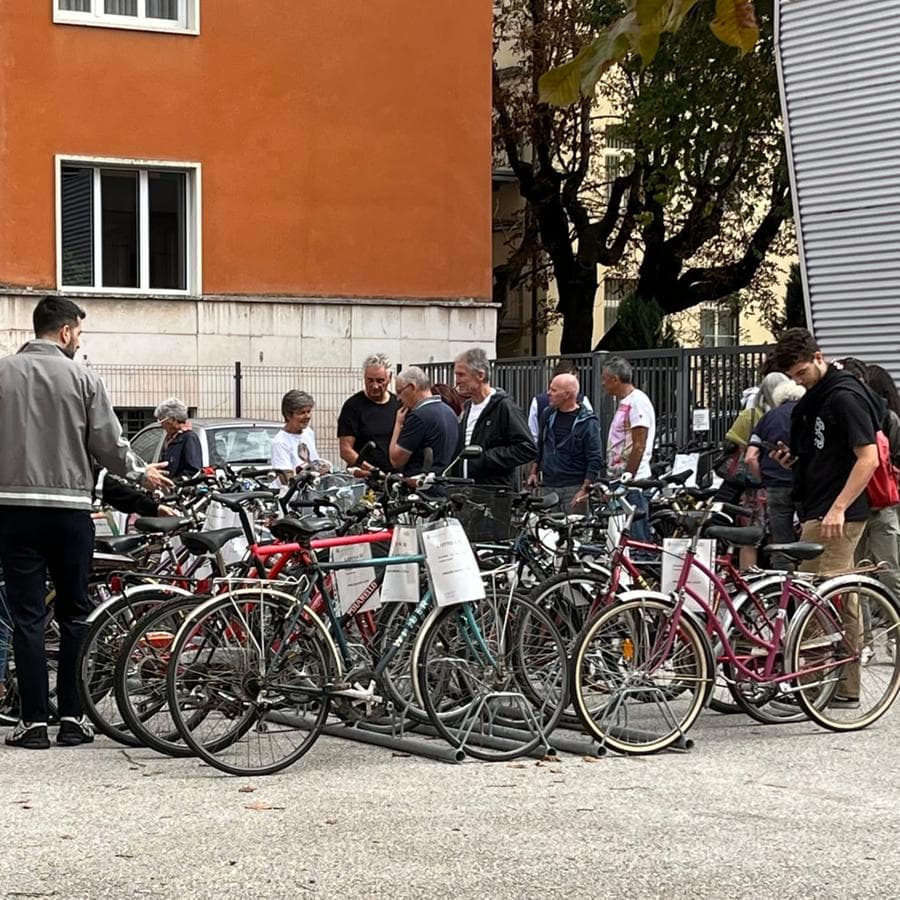 Biciclette e altri oggetti smarriti: asta comunale giovedì 24 settembre