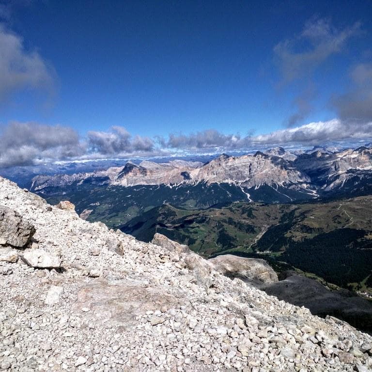 Piz Boè, due turisti si ritrovano per sbaglio sulla ferrata: recuperati in elicottero