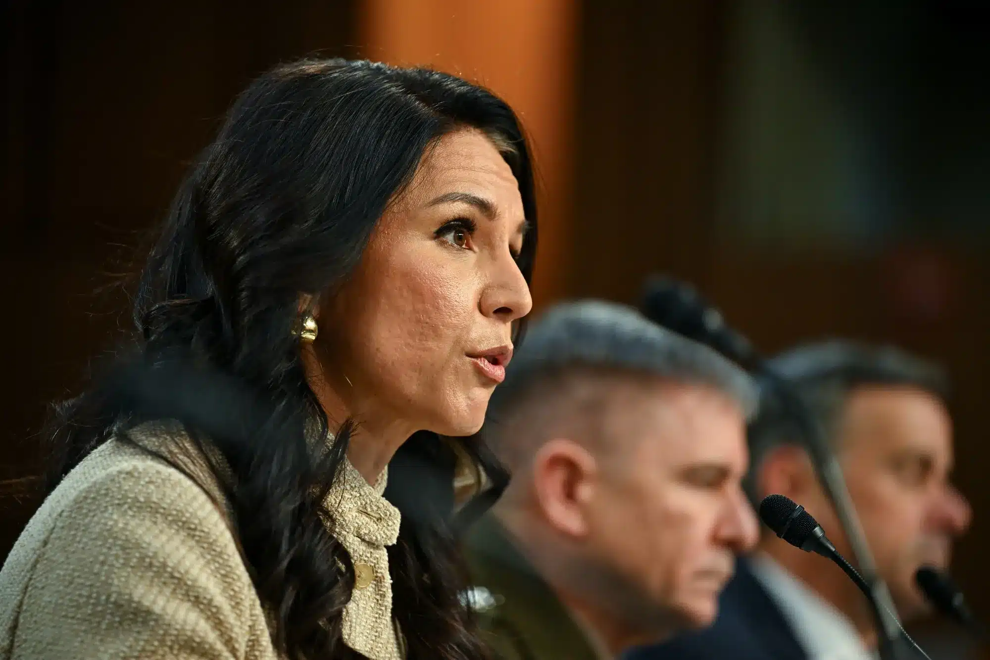 Gabbard sotto pressione: scontro politico e tensioni con Trump sulla linea sull’Iran