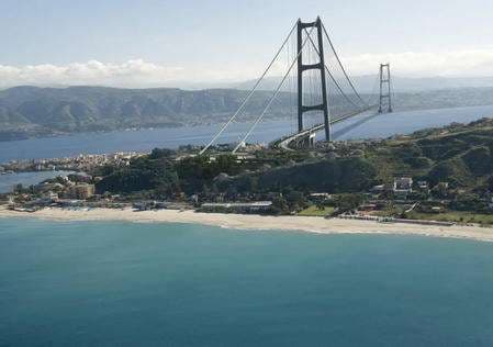 Ponte sullo Stretto, il governo fissa le date: servono mesi per sbloccare l’iter