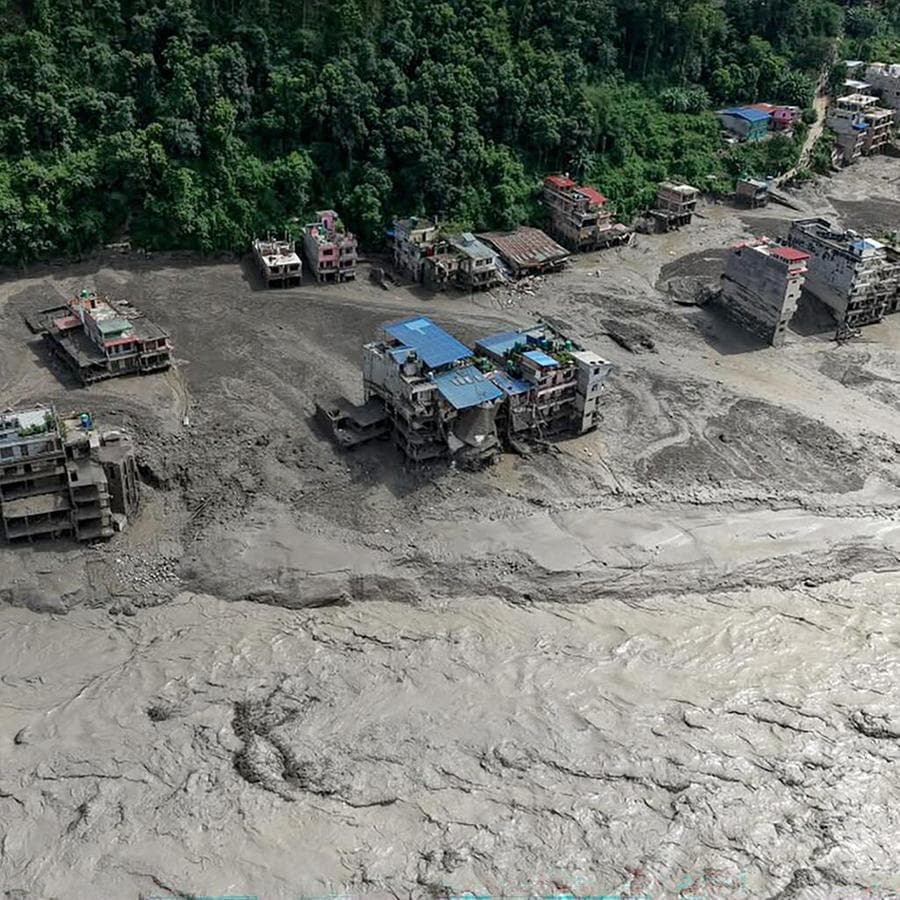 Frana e alluvione in Tibet e Nepal, dispersi anche 300 turisti stranieri