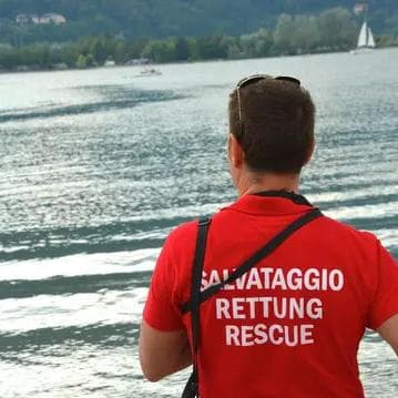 Lago di Caldonazzo, bimba e papà soccorsi in acqua