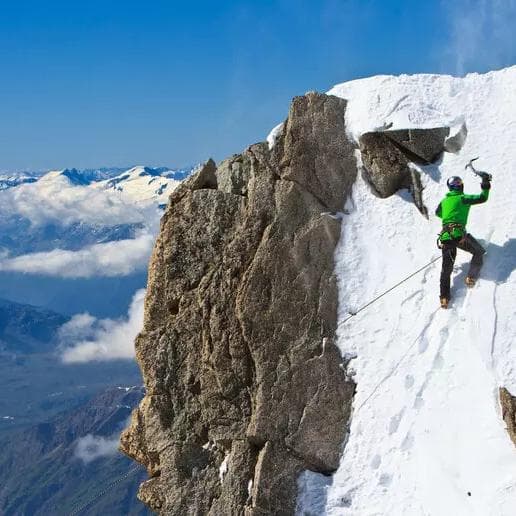 In 22 ore dall'apnea nei fondali genovesi alla vetta del Bianco